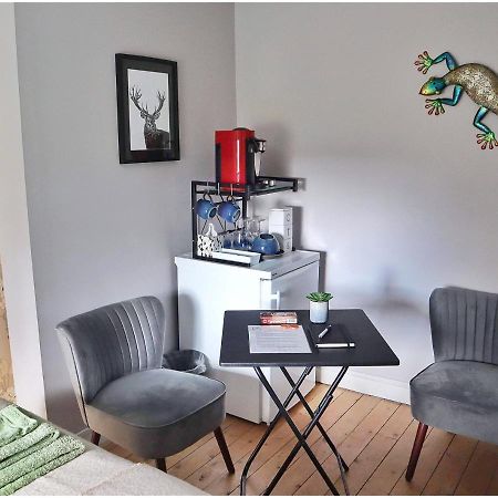 Flanders Fields Apartment Dingwall Bagian luar foto