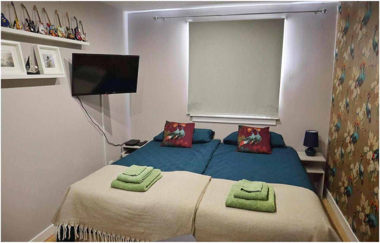 Flanders Fields Apartment Dingwall Bagian luar foto