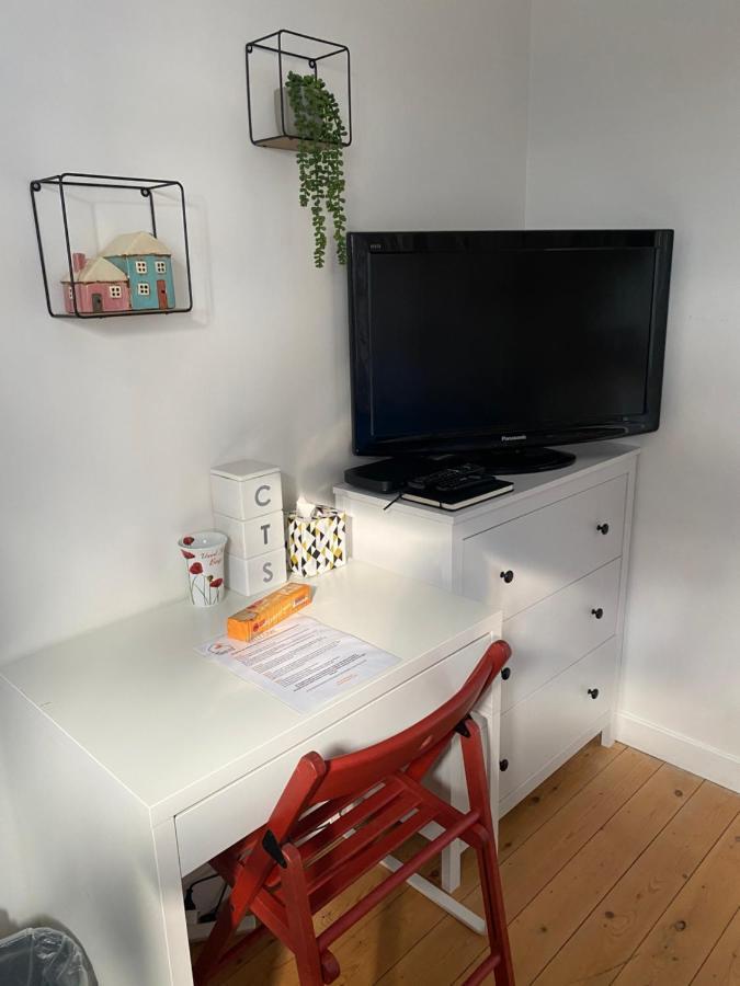 Flanders Fields Apartment Dingwall Bagian luar foto