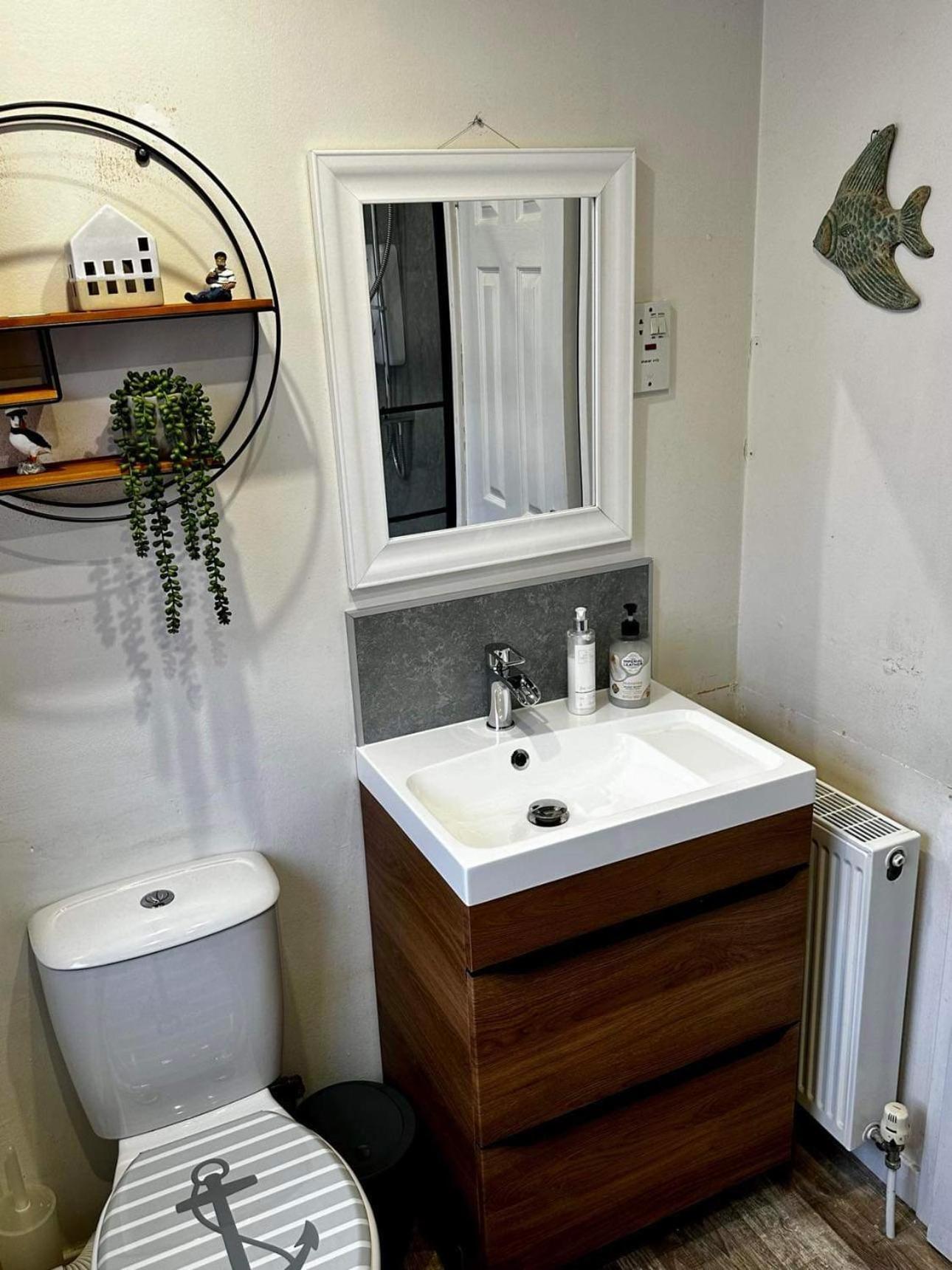 Flanders Fields Apartment Dingwall Bagian luar foto
